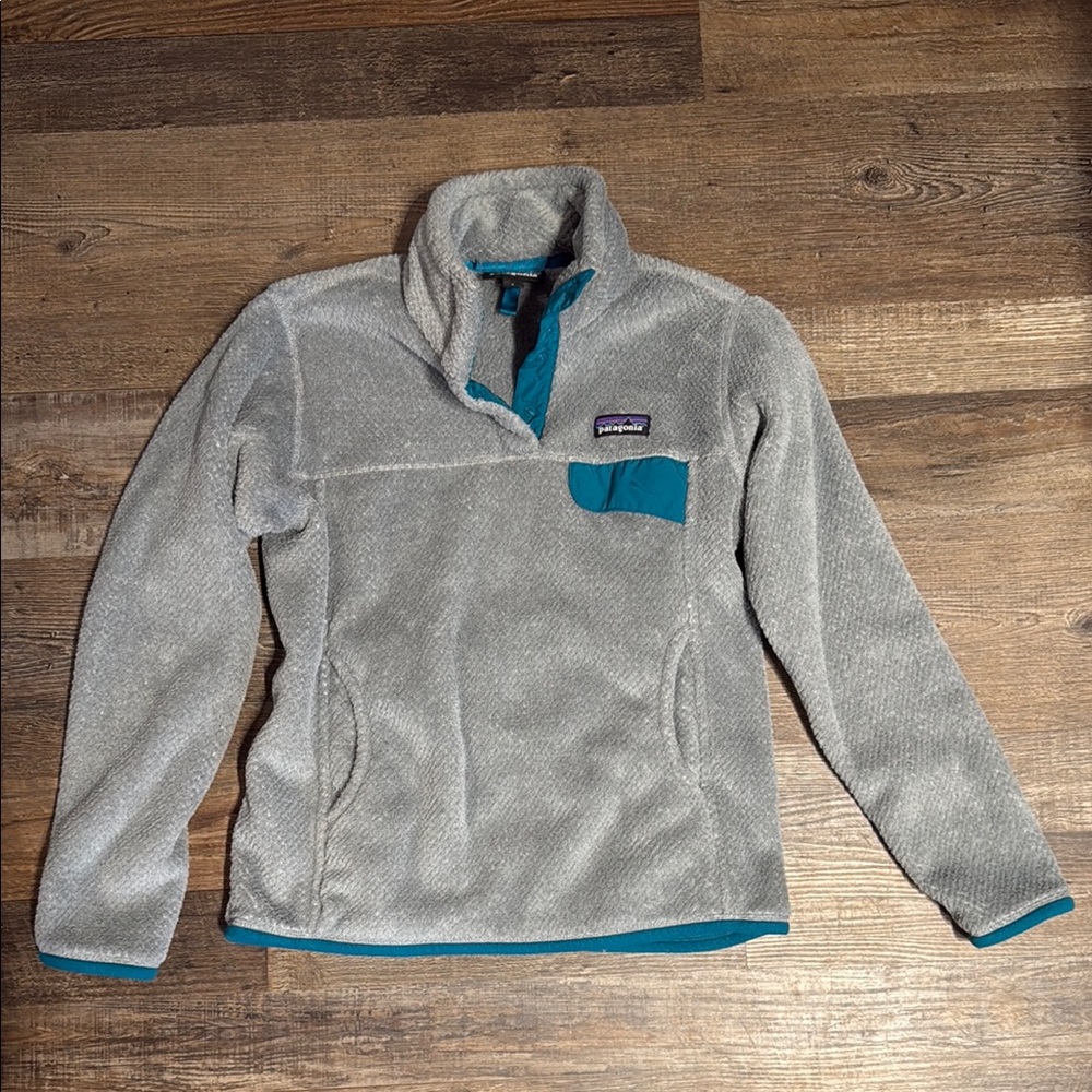 Patagonia Gray and Teal Fleece Pullover